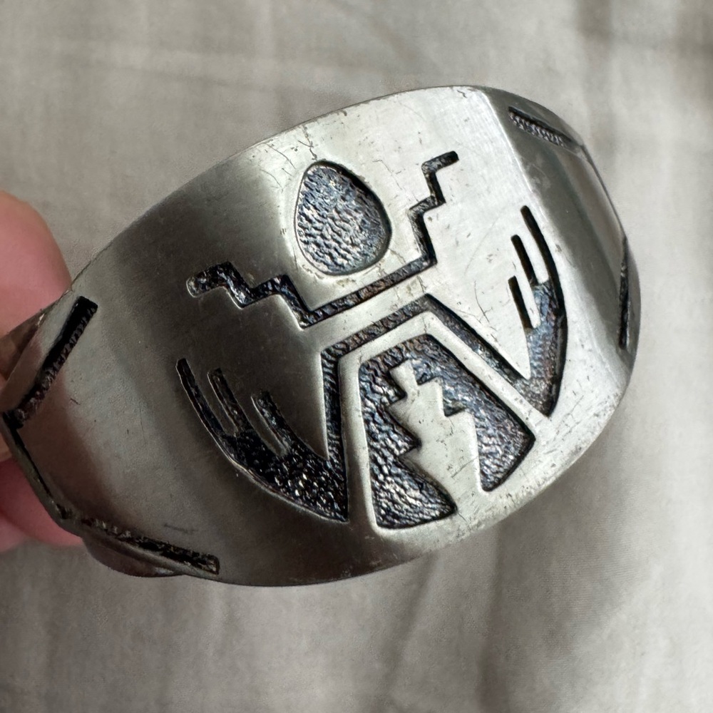 Adjustable bracelet with design